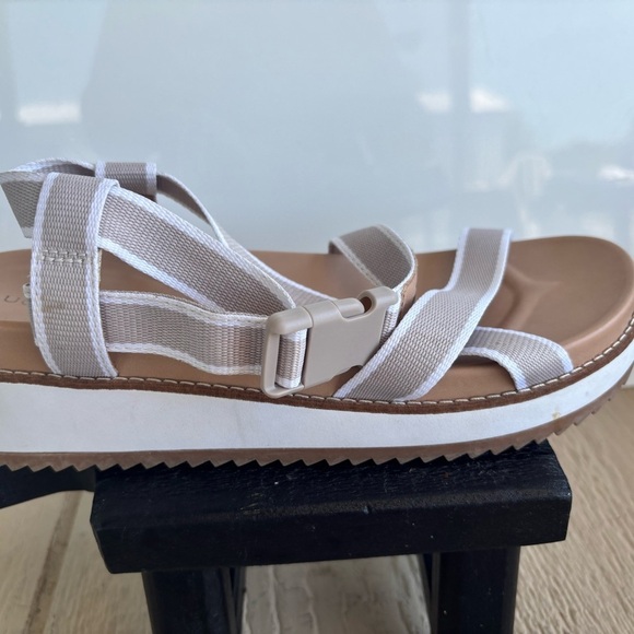 Lucky Brand White Crisscross Sandals - Picture 8 of 10